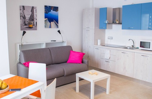 Loreto Apartment | Colorful Studio in Piazzale Loreto - Metro M1 / M2