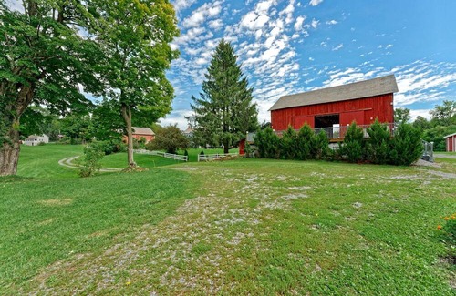 South Hartford RV Rental | Colorful Upstate New York Yurt Rental on a Farm