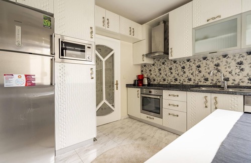 Fenerbahce Apartment | Colourful House in Kadıköy