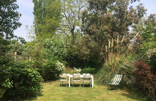 Brent Apartment | Colourful two bedroom flat with a large garden
