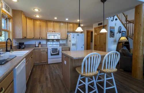 Grand Lake Condo | Columbine Cabin, 4/3 - Sleeps 13