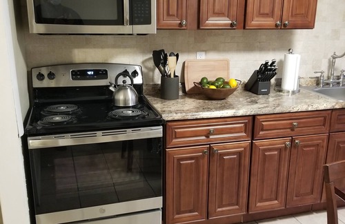 The Hill Apartment | COLUMBUS AVE APARTMENT- 5 MIN WALK TO YALE NEW HAVEN HOSPITAL