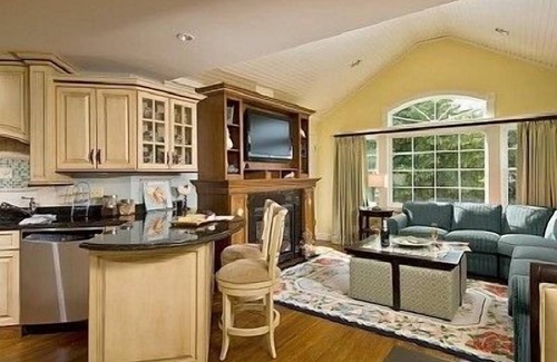 Hyannis Condo | Columbus Day Weekend Special! 1050.00 plus VRBO fee-FINS UP!" Family Resort!