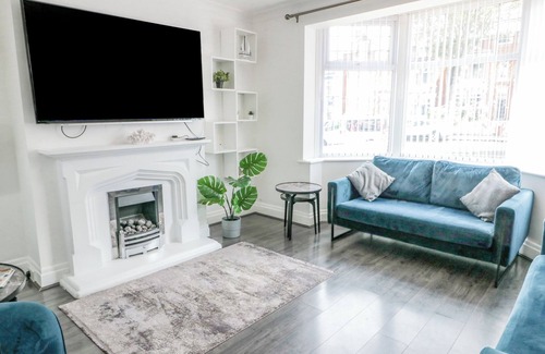 Scarborough House | COLUMBUS RETREAT, pet friendly, with hot tub in Scarborough