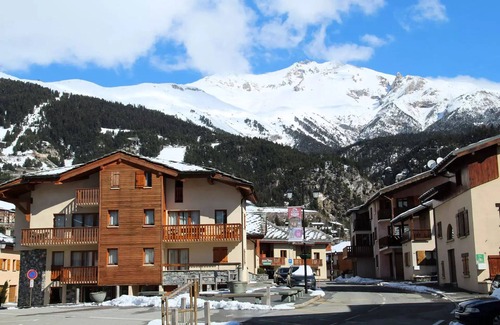 Aussois Apartment | COM206 : Wohnung in ruhiger Lage in der Nähe von kostenlosen Shuttles und Schwimmbad