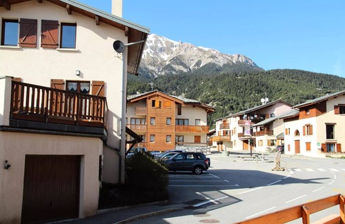 Aussois Apartment | COM213M : Wohnung in ruhiger Lage in der Nähe von kostenlosen Shuttles und dem Schwimmbad