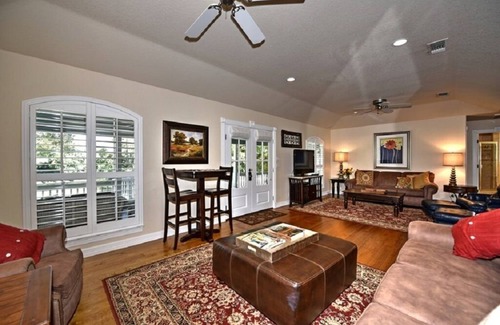New Braunfels House | Comal River access - Luxury 4BR Home – Perfect for Groups & Family Gatherings!