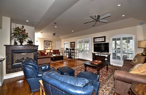 New Braunfels House | Comal River access - Luxury 4BR Home – Perfect for Groups & Family Gatherings!