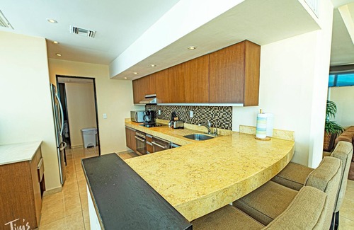 Zona Hotelera Condo | Combo #313-Tim’s Ocean Condos – Beachfront – Private Hot Tub & Beautiful Views!