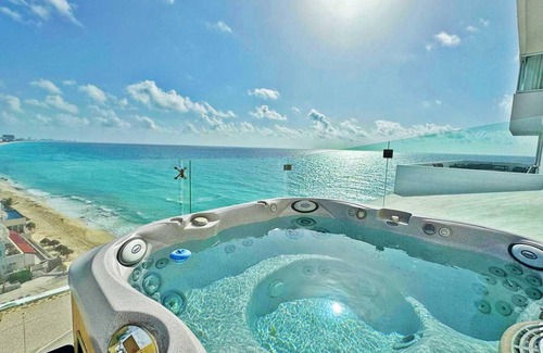 Zona Hotelera Condo | Combo #313-Tim’s Ocean Condos – Beachfront – Private Hot Tub & Beautiful Views!