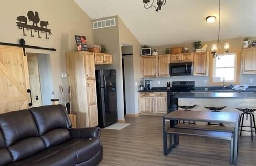 McArthur House | Come Enjoy The Gorgeous Views From McArthur Hilltop Hideaway