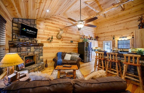 Broken Bow Cabin | Come have a national forest as your literal backyard!
