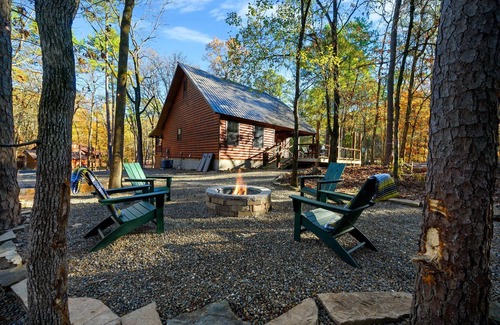 Broken Bow Cabin | Come have a national forest as your literal backyard!