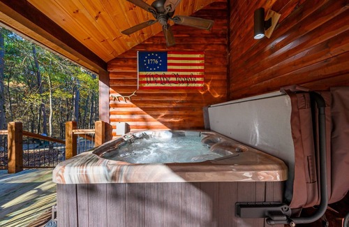 Broken Bow Cabin | Come have a national forest as your literal backyard!
