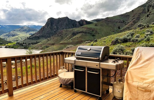 Salmon Cabin | Come make a new tradition for your family.