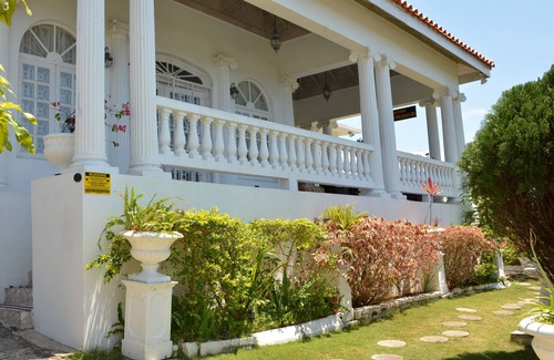 Paradise Acres Villa | Come relax and unwind and enjoy a piece of Paradise in montego Bay Jamaica