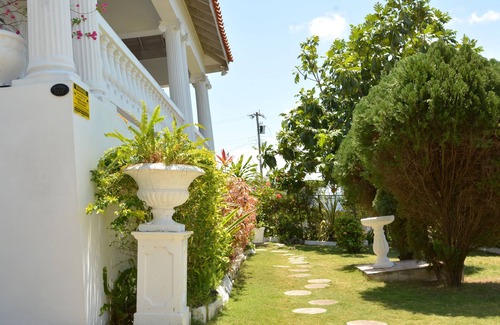 Paradise Acres Villa | Come relax and unwind and enjoy a piece of Paradise in montego Bay Jamaica