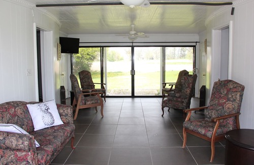 Halton Hills House | Come relax at our country oasis, close to Toronto, Lake Ontario & Niagara