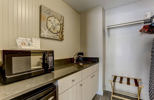Fernandina Beach Hotel | Come relax in the gentle ocean breeze at the only oceanfront motel on Amelia Island, FL. Our rooms provide a clear view of the ocean, as well as, direct access to the Atlantic Ocean. No streets to cross or cars to dodge, just you, your family, and th