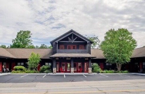 North Creek Condo | Come stay at Alpine Lodge for amazing views!