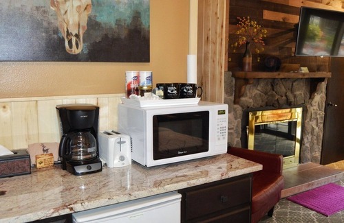 Estes Park Hotel | Come stay at the Mountain Lodge for unbelievable views!