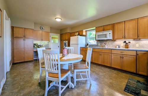 Dayton House | Come stay in the heart of Oregon wine country at Stoller Estate House!