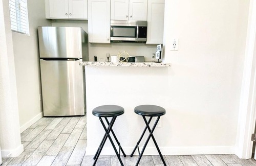 Lincoln Acres Apartment | Come stay in the serene neighborhood of Southcrest