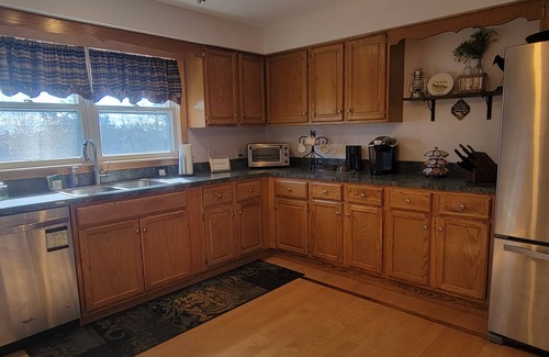 New Market House | Come view the foliage of the Shenandoah Valley. Mt. Views. Pool table, ping pong