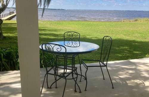Frostproof Cottage | Come visit this Amazing Cottage on Beautiful Lake Reedy!
