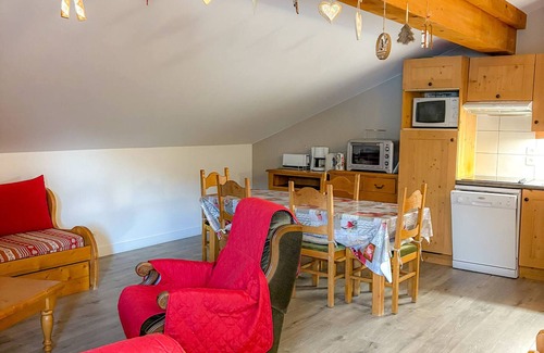Notre-Dame-de-Bellecombe Apartment | Comfortable apartment for 8 with equipped kitchen in Notre-Dame-de-Bellecombe