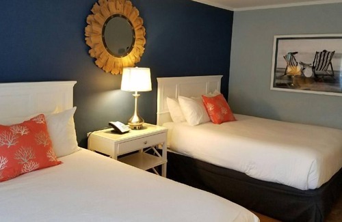 Marathon Resort | Comfort and Convenience! 4 Relaxing Units, Onsite Tennis Courts, Free Parking