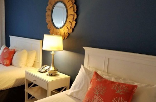 Marathon Resort | Comfort and Convenience! 4 Relaxing Units, Onsite Tennis Courts, Free Parking