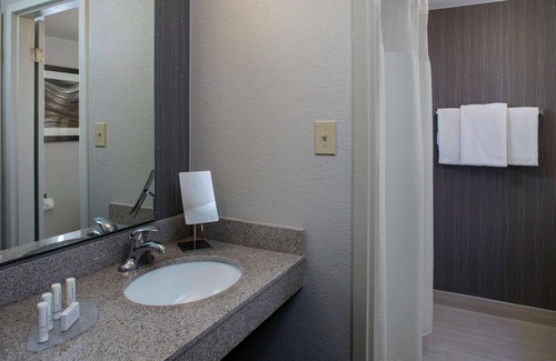 Norcross Hotel | Comfort and Convenience! 2 Family-friendly Units | Pool & Gym Access!