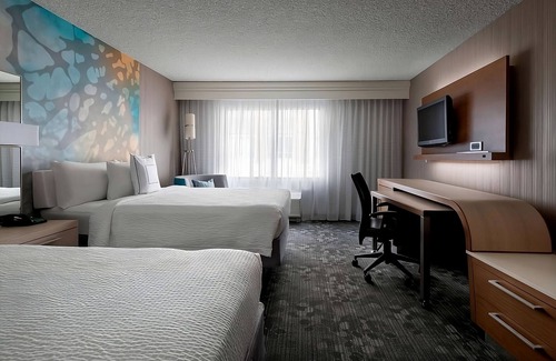 Tempe Hotel | Comfort and Convenience! Four Relaxing Units, Swimming Pool, Pets are Welcome!
