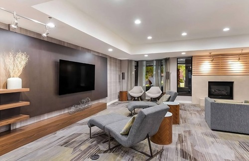 Tempe Hotel | Comfort and Convenience! Four Relaxing Units, Swimming Pool, Pets are Welcome!