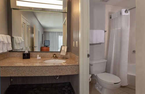 Newark Resort | Comfort and Convenience! Free Onsite Parking, Pets Allowed, Free Pool