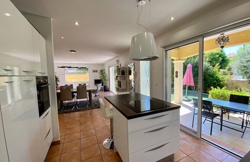 Meze House | Comfort and Relaxation Guaranteed - 3 Stars, 3 Keys Villa in Mèze