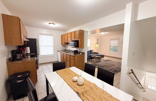 Macomb Apartment | Comfort & Cozy 3/2 in Midwestern charming Macomb, IL