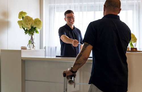 Loerrach Apartment | Comfort Dreibettzimmer mit Dusche und WC