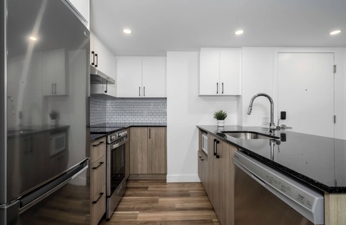 La Cite-Limoilou Apartment | Comfort Elegance Suite | Free Parking | Pool & BBQ