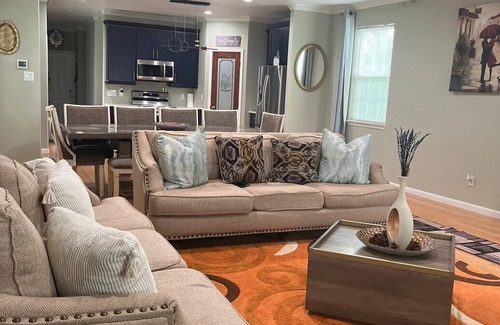 Garland House | Comfort, estilo y comodidad con elegancia, Tranquil 4-bedroom house in Garland