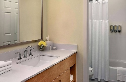 Flagstaff Resort | Comfort in the Heart of Northern Arizona's Wonders! with Free Breakfast & Tennis