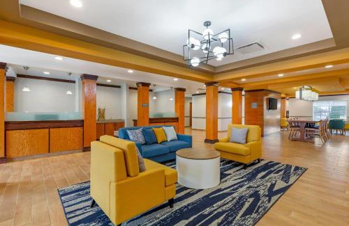 Akron Hotel | Comfort Inn & Suites Akron South