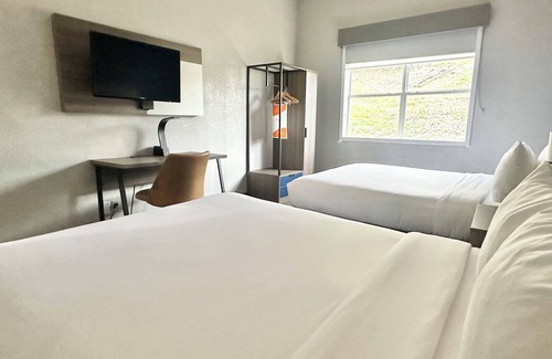 Cartersville Hotel | Comfort Inn & Suites Cartersville - Emerson Lake Point