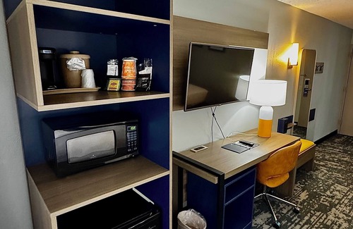 Madison Hotel | Comfort Inn & Suites Madison - Airport