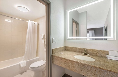 Arlington Heights Hotel | Comfort Inn & Suites Arlington Heights - Buffalo Grove