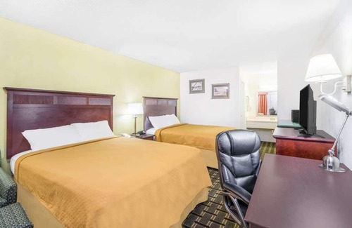 Lookout Valley Neighborhood Association Resort | Comfort Meets Affordability in Knights Inn Chattanooga! Free Parking!