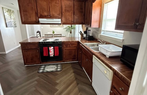 Valdosta House | Comfort & Space · 3BR, 2BA · Perfect for Families & Groups