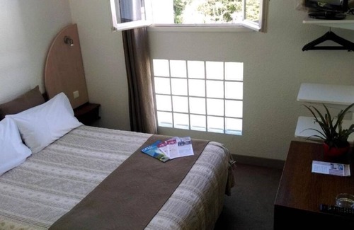Lourdes Hotel | Comfort Stay! Peaceful Retreat near Gazost! Free Parking, Onsite Restaurant!