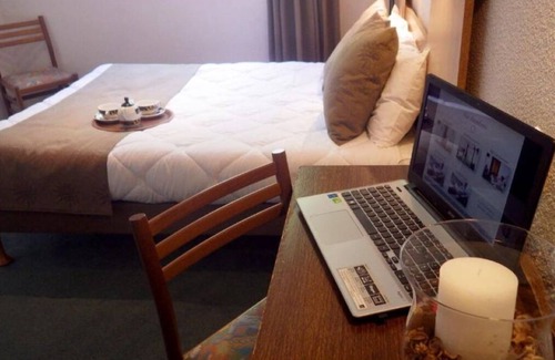 Lourdes Hotel | Comfort Stay! Peaceful Retreat near Gazost! Free Parking, Onsite Restaurant!